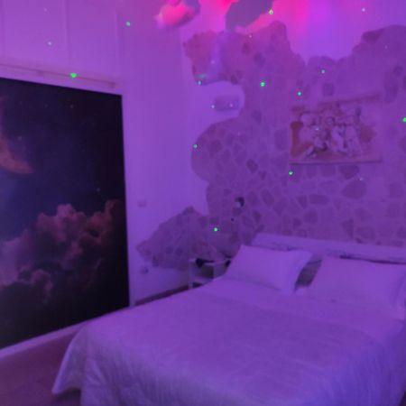 V&M Suite Con Jacuzzi Ostuni Rum bild
