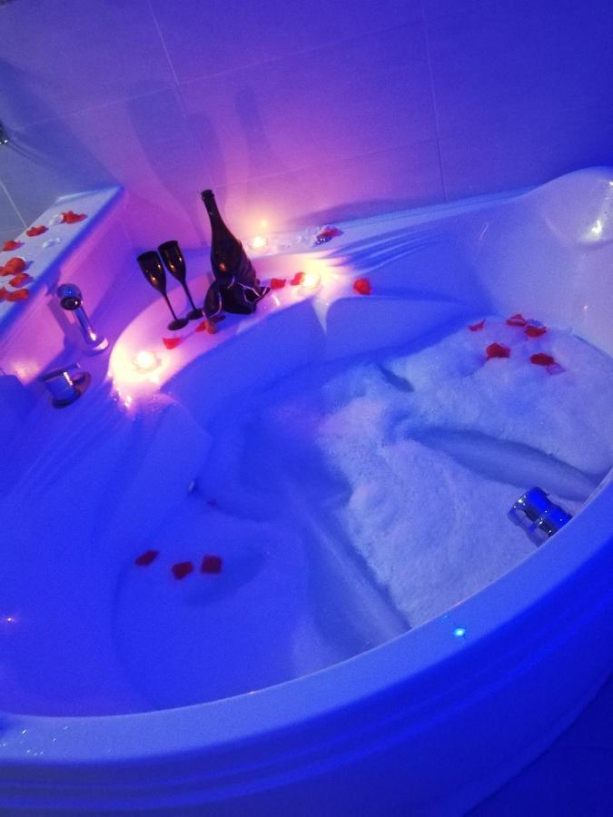 V&M Suite Con Jacuzzi Ostuni Exteriör bild