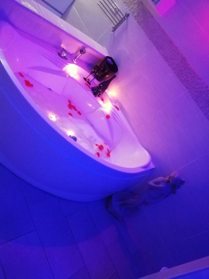 V&M Suite Con Jacuzzi Ostuni Exteriör bild